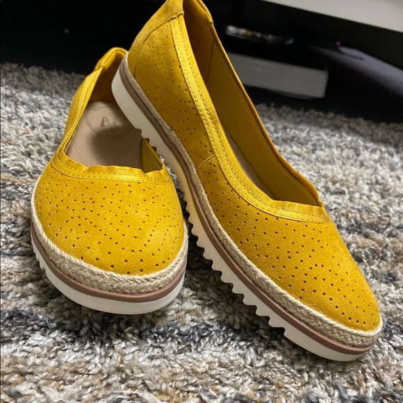 Clarks - Picture 2 of 2